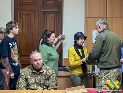 У Житомирі родинам загиблих військових передали державні нагороди У Житомирі родинам загиблих військових передали державні нагороди