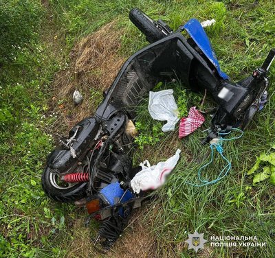 ДТП на Житомирщині: авто зіткнулося зі скутером, водійка загинула ДТП на Житомирщині: авто зіткнулося зі скутером, водійка загинула