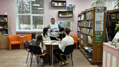Заняття для школярів в будинку культури в Есхарі Заняття для школярів в будинку культури в Есхарі