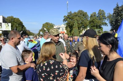 На Черкащині зустріли захисника, який був у російському полоні понад три роки На Черкащині зустріли захисника, який був у російському полоні понад три роки