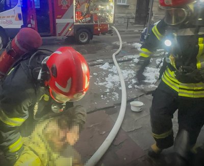 У Львові внаслідок пожежі в квартирі госпіталізували жінку У Львові внаслідок пожежі в квартирі госпіталізували жінку