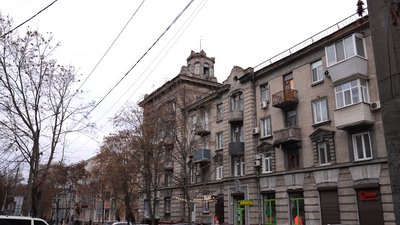 "Інколи дуже страшно, буває, що падає". центрі Дніпра руйнується надбудова на об’єкті культурної спадщини "Інколи дуже страшно, буває, що падає". центрі Дніпра руйнується надбудова на об’єкті культурної спадщини