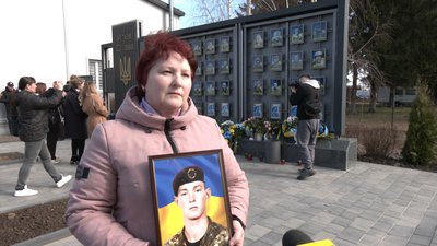 Треті роковини обстрілу телевежі: на Рівненщині вшанували загиблих нацгвардійців Треті роковини обстрілу телевежі: на Рівненщині вшанували загиблих нацгвардійців