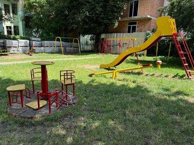 Качелі на Смаль-Стоцького Качелі на Смаль-Стоцького