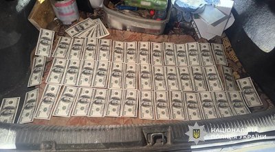 Від 7 до 12 тис. доларів за переправлення через кордон: на Закарпатті затримали п'ятьох підозрюваних Від 7 до 12 тис. доларів за переправлення через кордон: на Закарпатті затримали п'ятьох підозрюваних