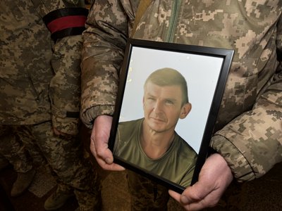 У Полтаві влаштували панахиду за двома воїнами, які обороняли Україну У Полтаві влаштували панахиду за двома воїнами, які обороняли Україну