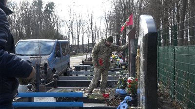 "Тільки добровольці йшли туди": спогади про оборонців Донецького аеропорту з Вінниччини "Тільки добровольці йшли туди": спогади про оборонців Донецького аеропорту з Вінниччини