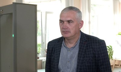 "Рамка — це безпека": металодетектор встановили у навчальному закладі в Рівному "Рамка — це безпека": металодетектор встановили у навчальному закладі в Рівному
