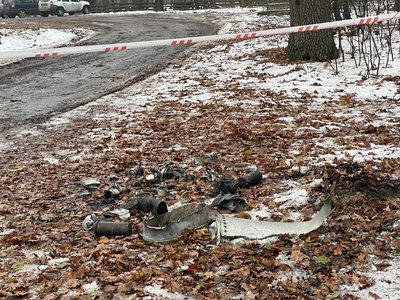 Уламки російської ракети, яку збили над територією Чернівецької області, 28 листопада 2024 року Уламки російської ракети, яку збили над територією Чернівецької області, 28 листопада 2024 року