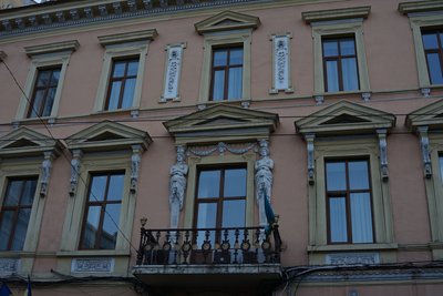 Який вигляд мала Центральна площа у Чернівцях понад століття тому Який вигляд мала Центральна площа у Чернівцях понад століття тому