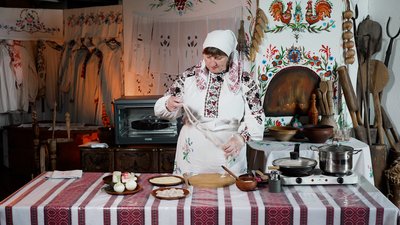 "Кулінарний спадок": як за допомогою веретена готують рубці з кишок у Бабині на Рівненщині "Кулінарний спадок": як за допомогою веретена готують рубці з кишок у Бабині на Рівненщині