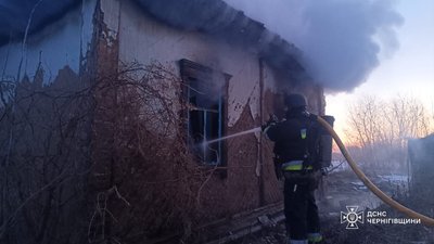 У Бахмачі на місці пожежі житлового будинку виявили тіла чоловіка та жінки У Бахмачі на місці пожежі житлового будинку виявили тіла чоловіка та жінки
