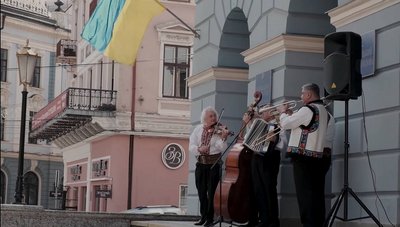 Музиканти на День вуличної етномузики у Чернівцях Музиканти на День вуличної етномузики у Чернівцях