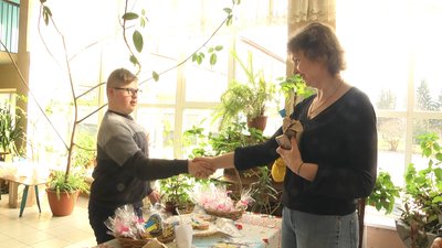 У Житомирі діти на благодійному ярмарку збирали гроші на тепловізор для ЗСУ У Житомирі діти на благодійному ярмарку збирали гроші на тепловізор для ЗСУ
