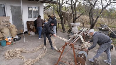 Волонтерська мережа на Вінниччині підтримує українських захисників: від печива до маскувальних костюмів Волонтерська мережа на Вінниччині підтримує українських захисників: від печива до маскувальних костюмів