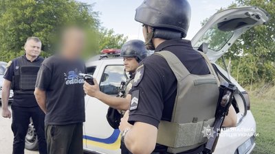Кинув гранату в односельців: на Одещині чоловіку оголосили підозру у замаху Кинув гранату в односельців: на Одещині чоловіку оголосили підозру у замаху
