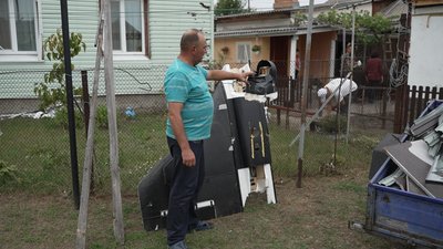 Дрон із камерою впав під хвірткою: що розповідають очевидці про масовану атаку РФ на Сновськ, що на Чернігівщині Дрон із камерою впав під хвірткою: що розповідають очевидці про масовану атаку РФ на Сновськ, що на Чернігівщині
