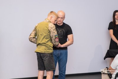 У Дніпрі посмертними нагородами «Захисник Вітчизни» відзначили 17 воїнів У Дніпрі посмертними нагородами «Захисник Вітчизни» відзначили 17 воїнів
