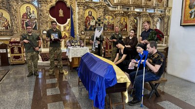 У Полтаві попрощалися із трьома захисниками України, які полягли на фронті У Полтаві попрощалися із трьома захисниками України, які полягли на фронті