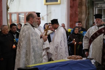 У Луцьку попрощалися зі старшим солдатом Вадимом Смірновим У Луцьку попрощалися зі старшим солдатом Вадимом Смірновим