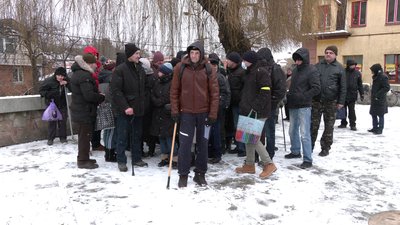 У Рівному волонтери роздають гарячі обіди для безпритульних