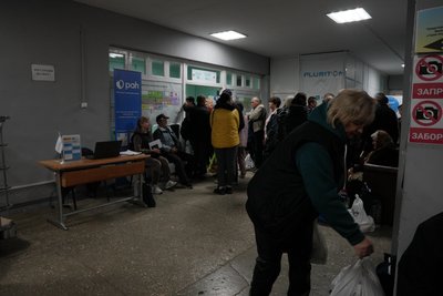 "Люди хочуть залишитися ближче до домівки". Як працює транзитний центр для евакуйованих у Сумах "Люди хочуть залишитися ближче до домівки". Як працює транзитний центр для евакуйованих у Сумах