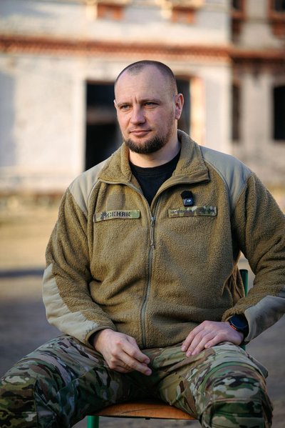 "Ми б’ємося з ворогом обличчям до обличчя, а РФ воює з нашими рідними". Інтервʼю з 31-річним Героєм України з Павлограда "Ми б’ємося з ворогом обличчям до обличчя, а РФ воює з нашими рідними". Інтервʼю з 31-річним Героєм України з Павлограда