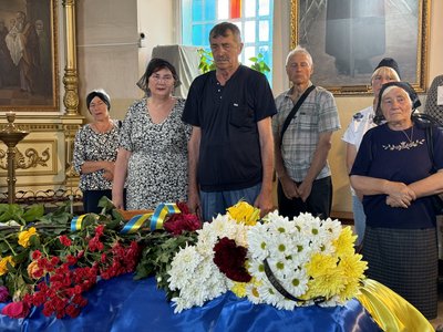 У Херсоні попрощались із солдатом Віталієм Лисенком У Херсоні попрощались із солдатом Віталієм Лисенком