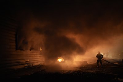 У Харкові після влучання "Шахеда" вогонь охопив двоповерховий корпус місцевого підприємства У Харкові після влучання "Шахеда" вогонь охопив двоповерховий корпус місцевого підприємства