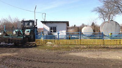Місце, де заправляють агротехніку паливом Місце, де заправляють агротехніку паливом