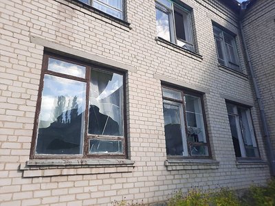 «Завтра діти навчатимуться онлайн»: на Кіровоградщині внаслідок атаки РФ пошкоджені вікна в школі й будинку культури «Завтра діти навчатимуться онлайн»: на Кіровоградщині внаслідок атаки РФ пошкоджені вікна в школі й будинку культури