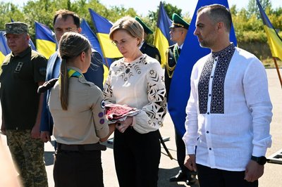 Прах лідера ОУН Євгена Коновальця привезли в Україну через пункт пропуску «Ужгород» Прах лідера ОУН Євгена Коновальця привезли в Україну через пункт пропуску «Ужгород»