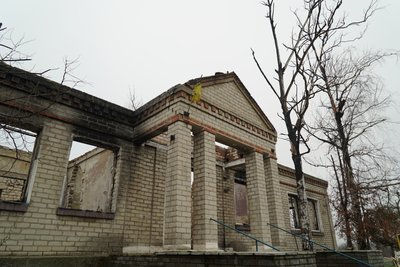 Зруйнована будівля у Студенку на Харківщині Зруйнована будівля у Студенку на Харківщині
