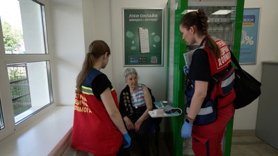 "Подобається, коли ти бачиш результат": один день з роботи бригади швидкої допомоги у Чернігові "Подобається, коли ти бачиш результат": один день з роботи бригади швидкої допомоги у Чернігові
