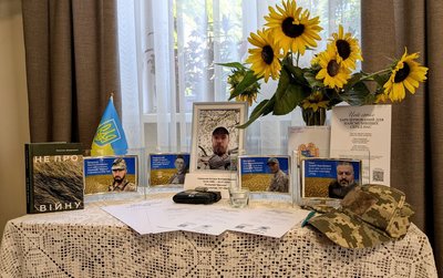 Акція «Стіл Пам'яті» у Чернівецькому обласному меморіальному музеї Володимира Івасюка Акція «Стіл Пам'яті» у Чернівецькому обласному меморіальному музеї Володимира Івасюка