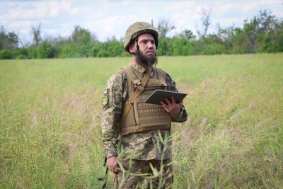 "Щоб менше гробів було": брати з одного екіпажу захищають небо на півдні України "Щоб менше гробів було": брати з одного екіпажу захищають небо на півдні України