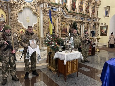 У Полтаві прощаються із захисником України Петром Секретарем У Полтаві прощаються із захисником України Петром Секретарем