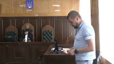 Хотіла вчинити самогубство: дівчина з Чернігова, яку судять за вбивство батька, розповіла про свій стан перед інцидентом Хотіла вчинити самогубство: дівчина з Чернігова, яку судять за вбивство батька, розповіла про свій стан перед інцидентом