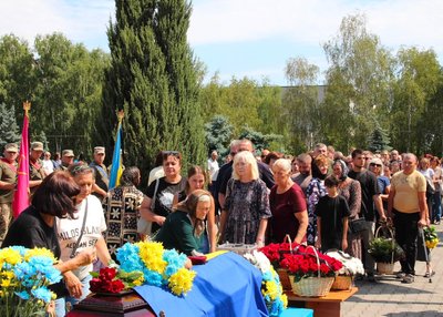 Люди прощаються із захисником Люди прощаються із захисником