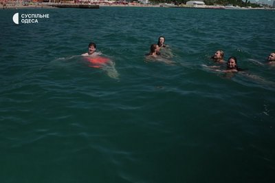 Знаходять у Чорному морі уламки "шахедів" : як рятувальники патрулюють узбережжя Одеси Знаходять у Чорному морі уламки "шахедів" : як рятувальники патрулюють узбережжя Одеси