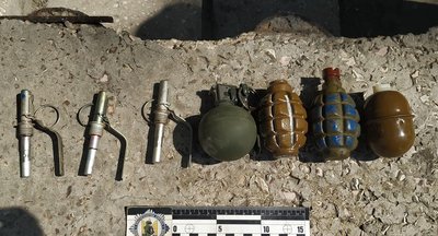 Вилучили гранати та набої: черкащанина підозрюють у незаконному зберіганні зброї Вилучили гранати та набої: черкащанина підозрюють у незаконному зберіганні зброї