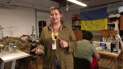 "Шиємо для захисників на передову": у Рівному волонтери шиють адаптивний одяг для військових "Шиємо для захисників на передову": у Рівному волонтери шиють адаптивний одяг для військових