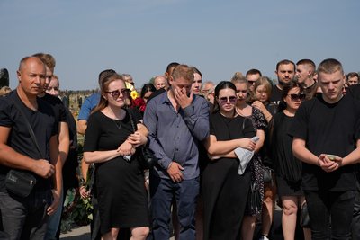 У Харкові попрощалися з 21-річним фельдшером Євгенієм Юрком, який помер внаслідок подвійного удару росіян 1 вересня У Харкові попрощалися з 21-річним фельдшером Євгенієм Юрком, який помер внаслідок подвійного удару росіян 1 вересня
