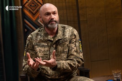 Військовослужбовець 12-го окремого центру спеціального призначення Тимур Хромаєв під час інтервʼю Суспільному, Київ, 14 травня 2026 року Військовослужбовець 12-го окремого центру спеціального призначення Тимур Хромаєв під час інтервʼю Суспільному, Київ, 14 травня 2026 року