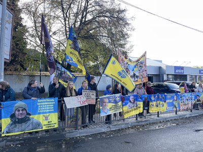 У Полтаві влаштували акцію "Не мовчи, полон вбиває" У Полтаві влаштували акцію "Не мовчи, полон вбиває"
