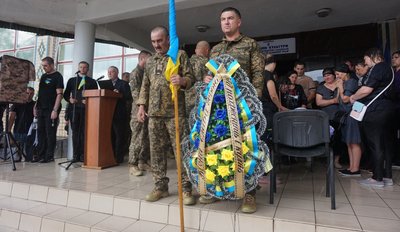 На Одещині попрощалися із військовим, який загинув через серцево-судинну недостатність На Одещині попрощалися із військовим, який загинув через серцево-судинну недостатність