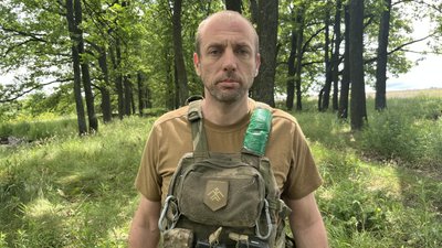 Командир мінометного розрахунку 13-ї бригади Нацгвардії "Хартія" на позивний "Вікар" Командир мінометного розрахунку 13-ї бригади Нацгвардії "Хартія" на позивний "Вікар"