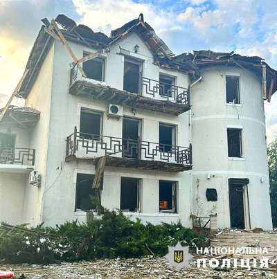 На Київщині через уламки "шахедів" двоє поранених, пошкоджені будинки На Київщині через уламки "шахедів" двоє поранених, пошкоджені будинки