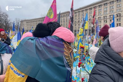 "1000 днів полону": у Києві рідні морських піхотинців зібралися на акцію "1000 днів полону": у Києві рідні морських піхотинців зібралися на акцію