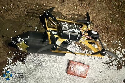 Контрабанда через Чорне море: в Одесі затримали підозрюваних у доставці дрона для терактів Контрабанда через Чорне море: в Одесі затримали підозрюваних у доставці дрона для терактів